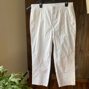 Chicos high waisted cropped eyelet straight leg pull on pant white Sz 12 EUC